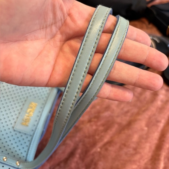 Kenneth Cole Reaction Blue Large Tote Bag - Picture 4 of 8